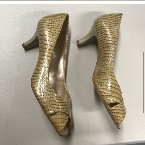 Alex Marie Shoes | Alex Marie Peep Toe Kitten heel, leather upper, Monet, 8M. - Picture 2 of 8